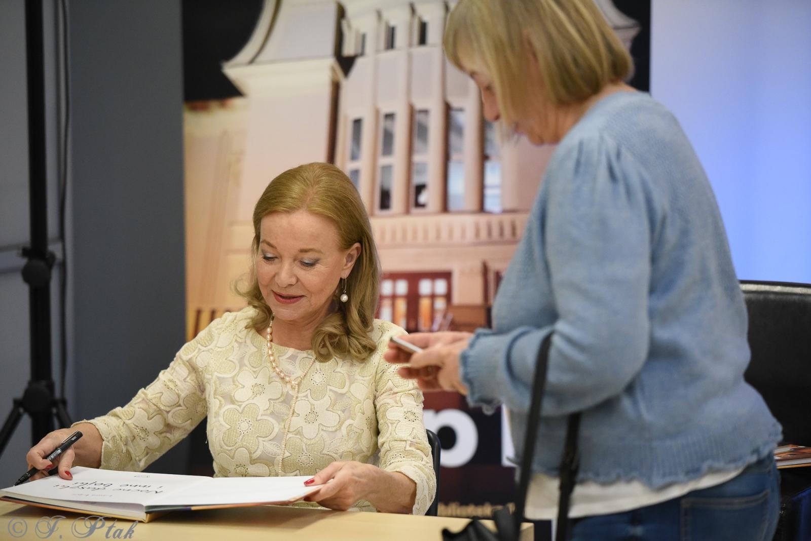 Zdjęcie w galerii na portalu naszraciborz.pl: Filmowa Gabriela z serialu Klan wystąpiła w Raciborzu wiadomości z regionu