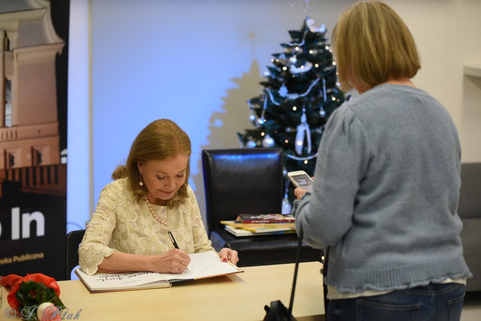 Zdjęcie w galerii na portalu naszraciborz.pl: Filmowa Gabriela z serialu Klan wystąpiła w Raciborzu wiadomości z regionu