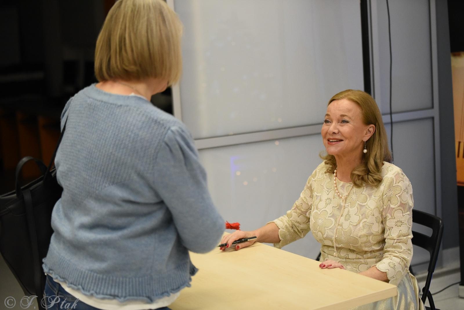 Zdjęcie w galerii na portalu naszraciborz.pl: Filmowa Gabriela z serialu Klan wystąpiła w Raciborzu wiadomości z regionu