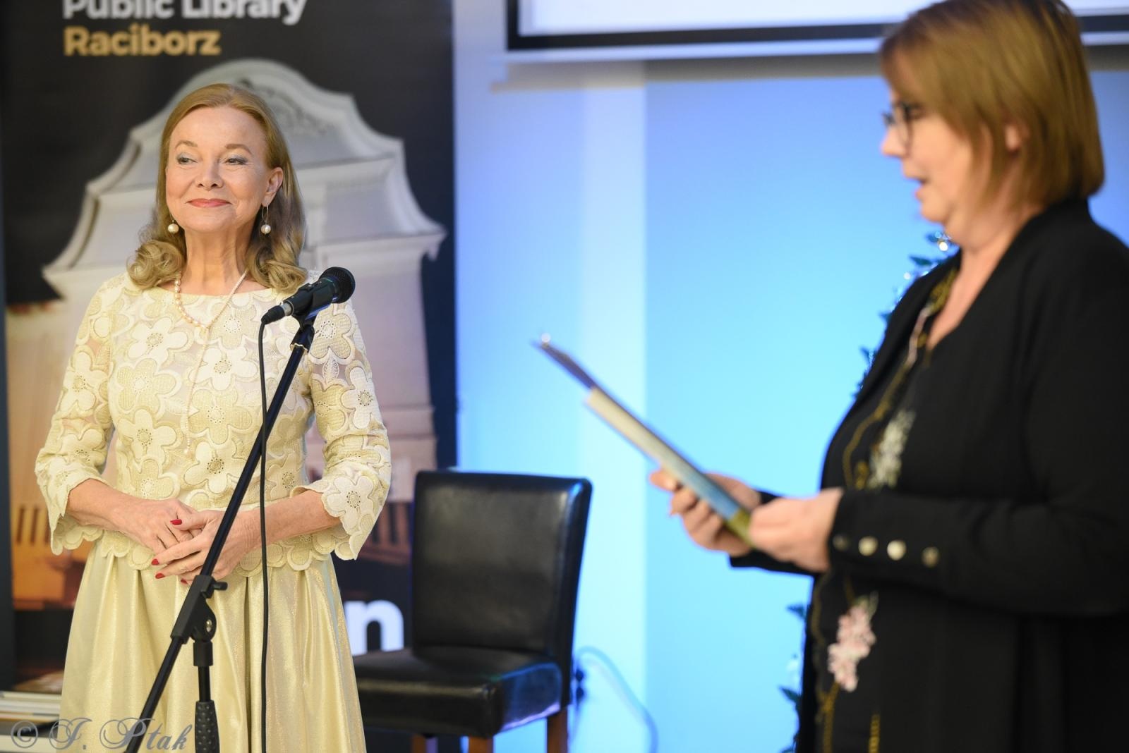 Zdjęcie w galerii na portalu naszraciborz.pl: Filmowa Gabriela z serialu Klan wystąpiła w Raciborzu wiadomości z regionu