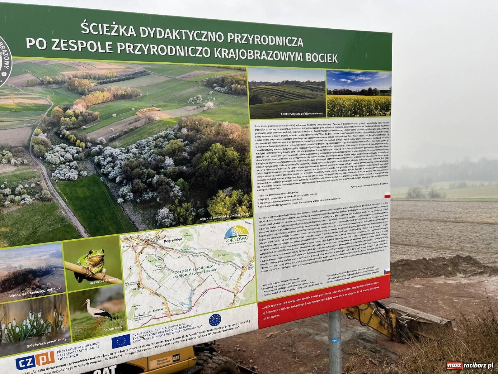 Zdjęcie w galerii na portalu naszraciborz.pl: Przy wieży w Pogrzebieniu powstaje zielony punkt wiadomości z regionu