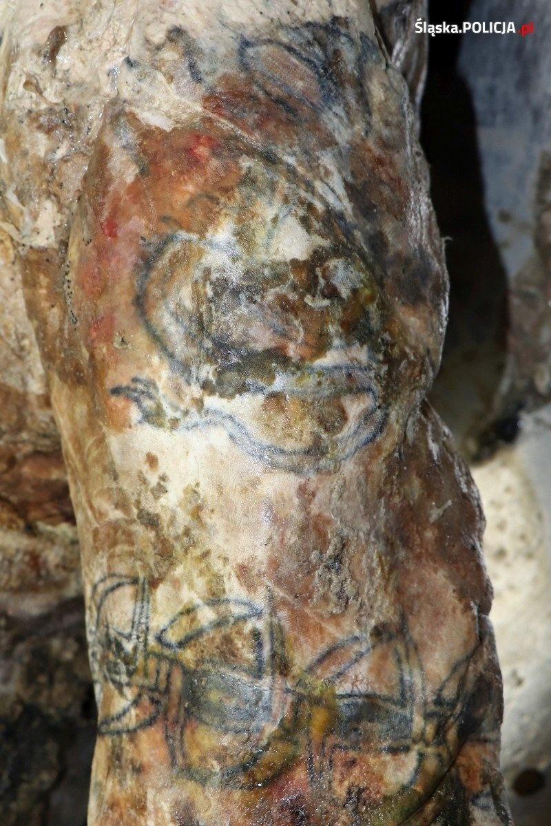 Zdjęcie w galerii na portalu naszraciborz.pl: Śląska policja prosi o pomoc w identyfikacji mężczyzny [UWAGA DRASTYCZNE ZDJĘCIA] wiadomości z regionu
