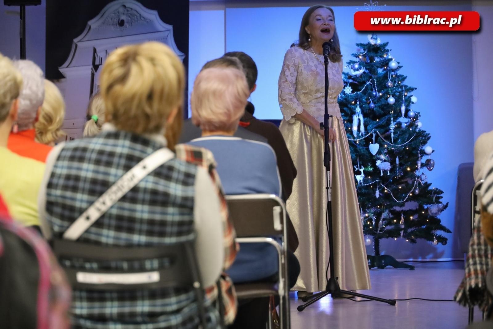 Zdjęcie w galerii na portalu naszraciborz.pl: Żeby nam się jeszcze chciało! Laura Łącz wystąpiła w raciborskiej bibliotece wiadomości z regionu