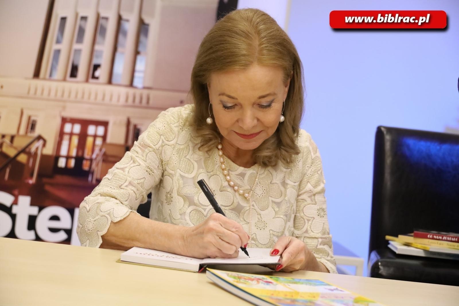 Zdjęcie w galerii na portalu naszraciborz.pl: Żeby nam się jeszcze chciało! Laura Łącz wystąpiła w raciborskiej bibliotece wiadomości z regionu