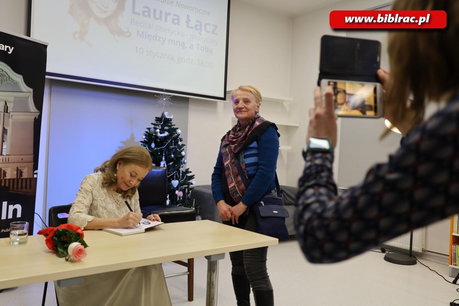 Zdjęcie w galerii na portalu naszraciborz.pl: Żeby nam się jeszcze chciało! Laura Łącz wystąpiła w raciborskiej bibliotece wiadomości z regionu