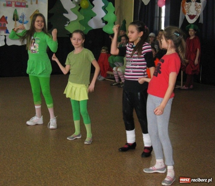 Zdjęcie w galerii na portalu naszraciborz.pl: Owoce i warzywa balowały w SP 4 wiadomości z regionu