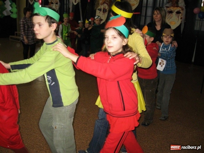 Zdjęcie w galerii na portalu naszraciborz.pl: Owoce i warzywa balowały w SP 4 wiadomości z regionu