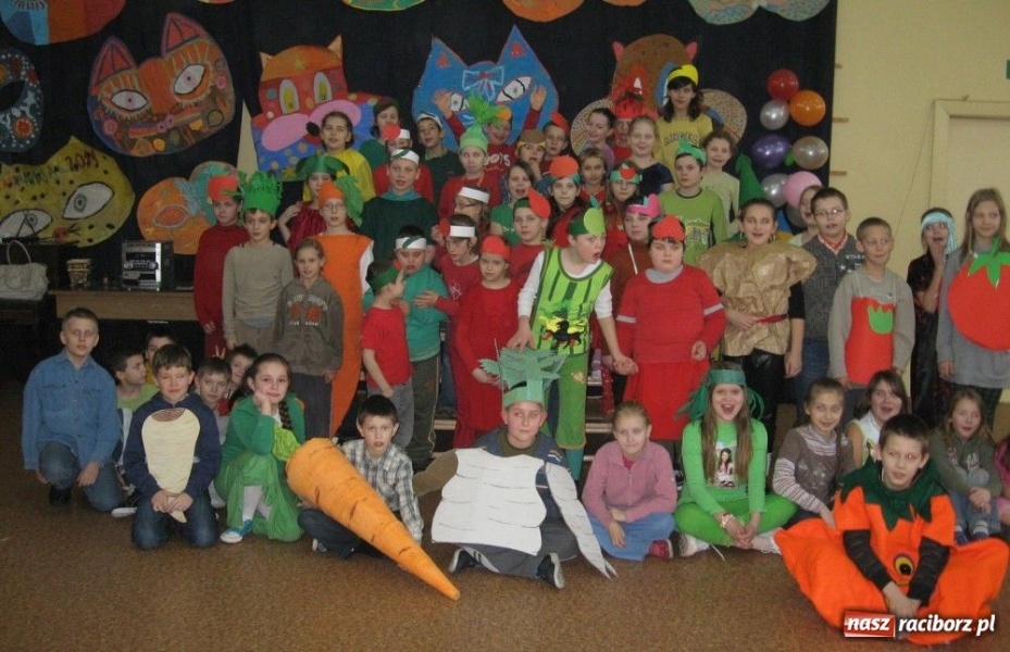 Zdjęcie w galerii na portalu naszraciborz.pl: Owoce i warzywa balowały w SP 4 wiadomości z regionu