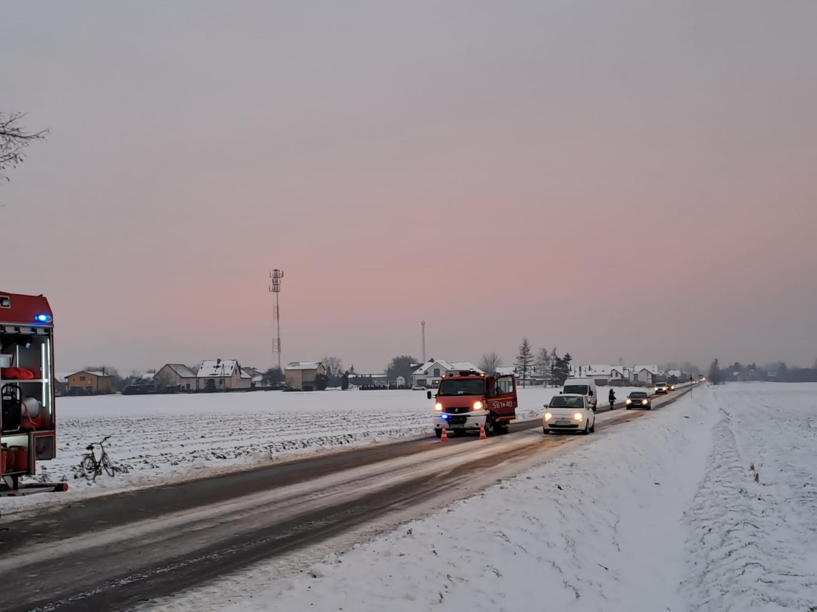 Zdjęcie w galerii na portalu naszraciborz.pl: Dachowanie skody na trasie Tworków-Hać wiadomości z regionu