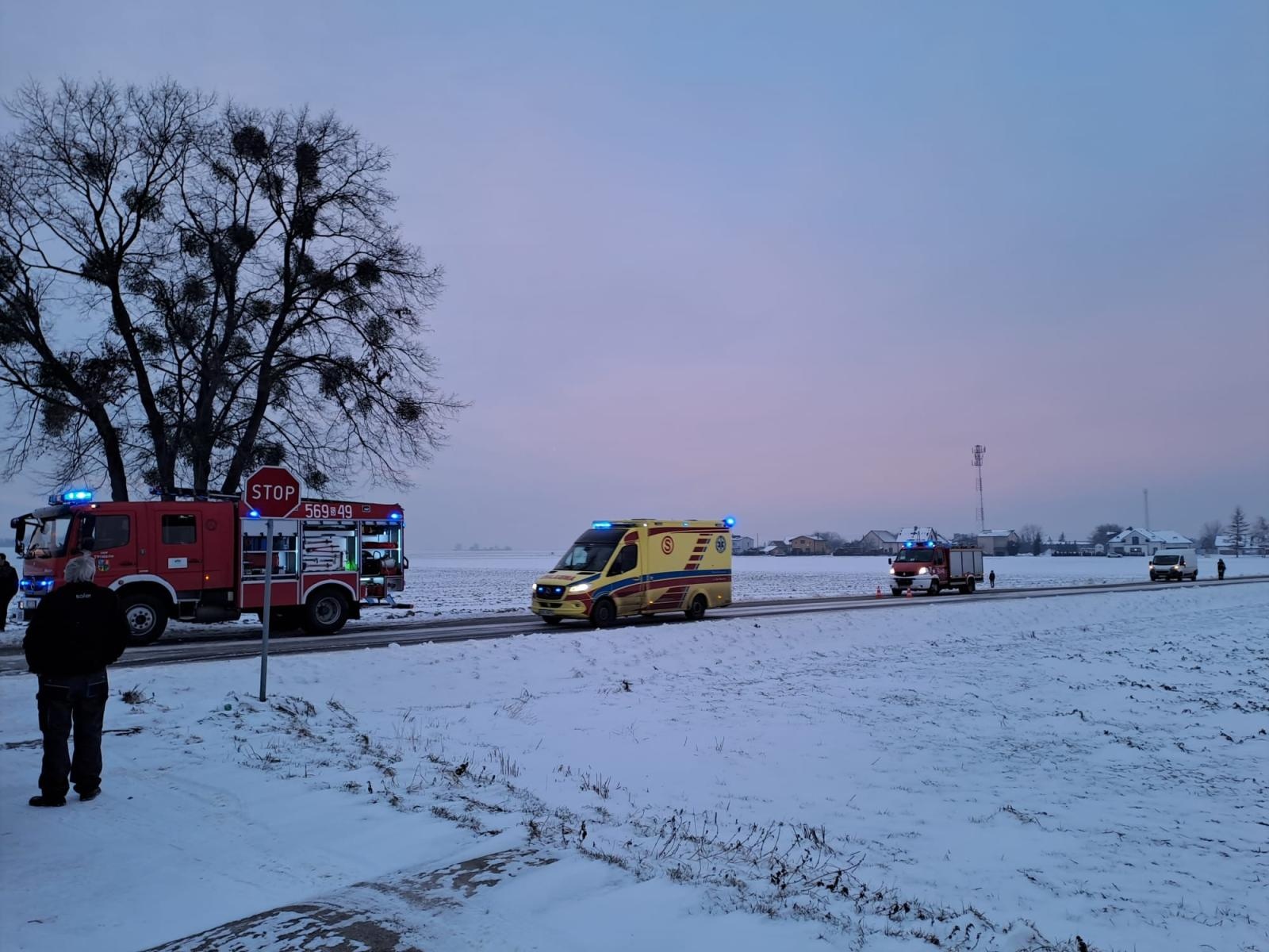 Zdjęcie w galerii na portalu naszraciborz.pl: Dachowanie skody na trasie Tworków-Hać wiadomości z regionu