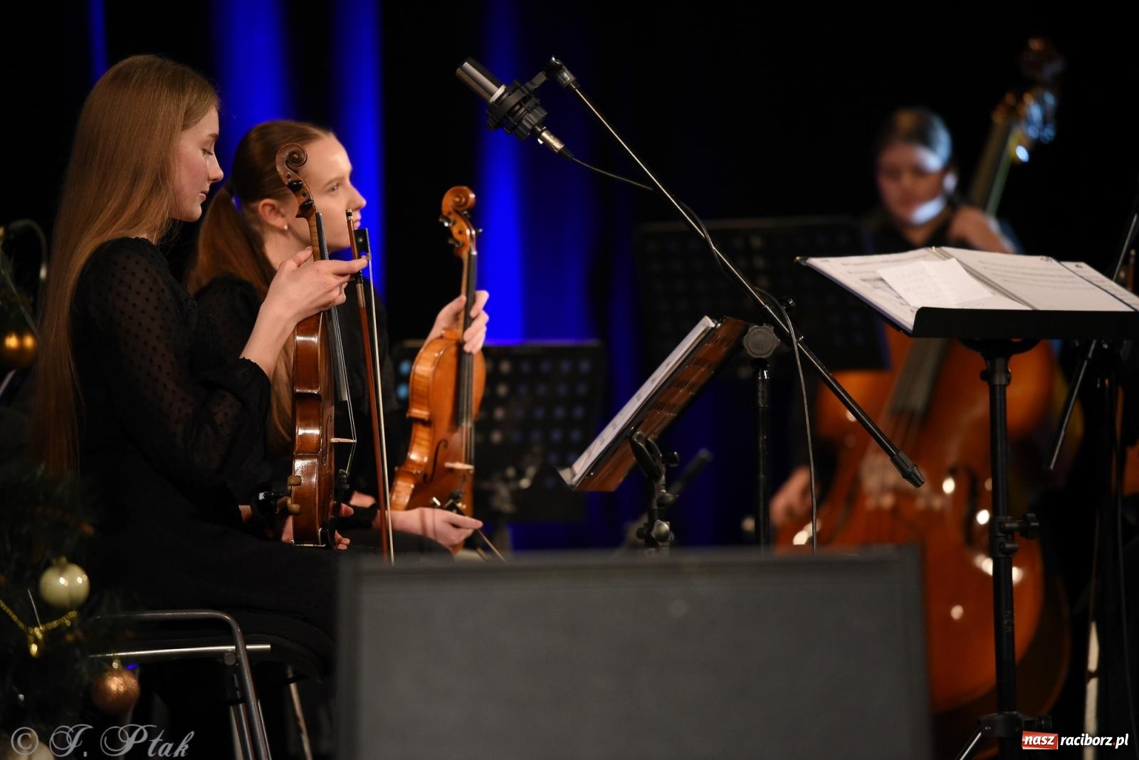 Zdjęcie w galerii na portalu naszraciborz.pl: Orkiestra Kameralna RCK i Perspektywa na debiucie Koncertów zimowych wiadomości z regionu
