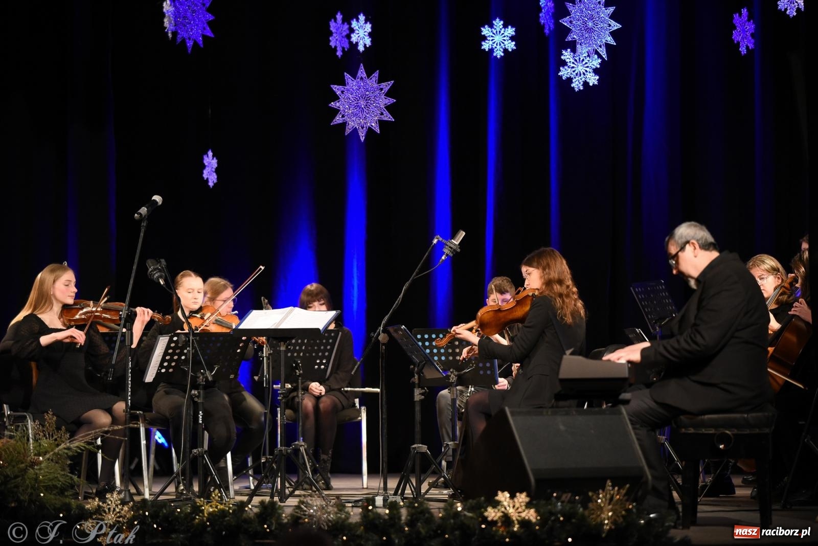 Zdjęcie w galerii na portalu naszraciborz.pl: Orkiestra Kameralna RCK i Perspektywa na debiucie Koncertów zimowych wiadomości z regionu
