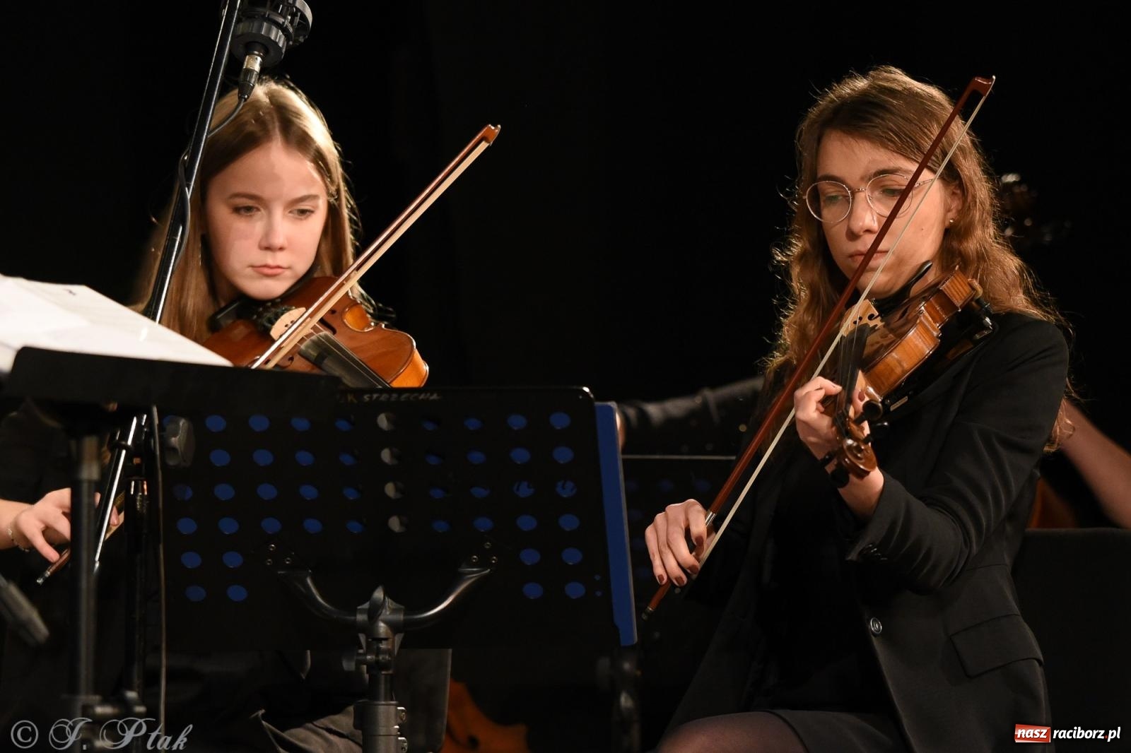 Zdjęcie w galerii na portalu naszraciborz.pl: Orkiestra Kameralna RCK i Perspektywa na debiucie Koncertów zimowych wiadomości z regionu