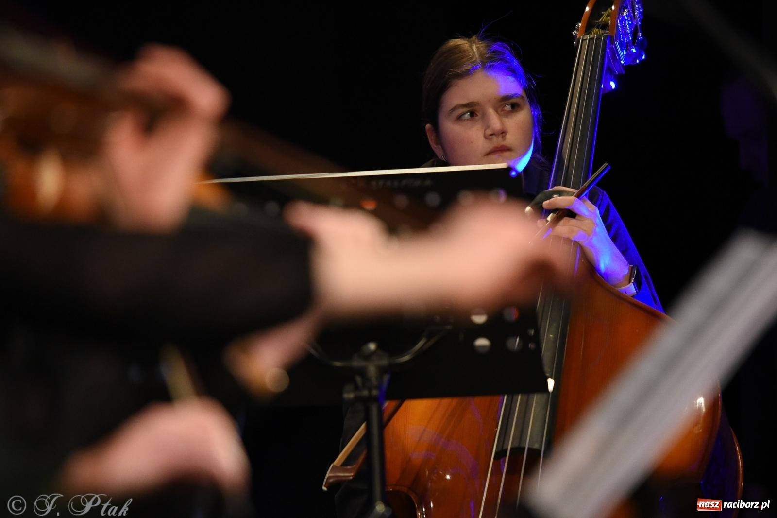 Zdjęcie w galerii na portalu naszraciborz.pl: Orkiestra Kameralna RCK i Perspektywa na debiucie Koncertów zimowych wiadomości z regionu