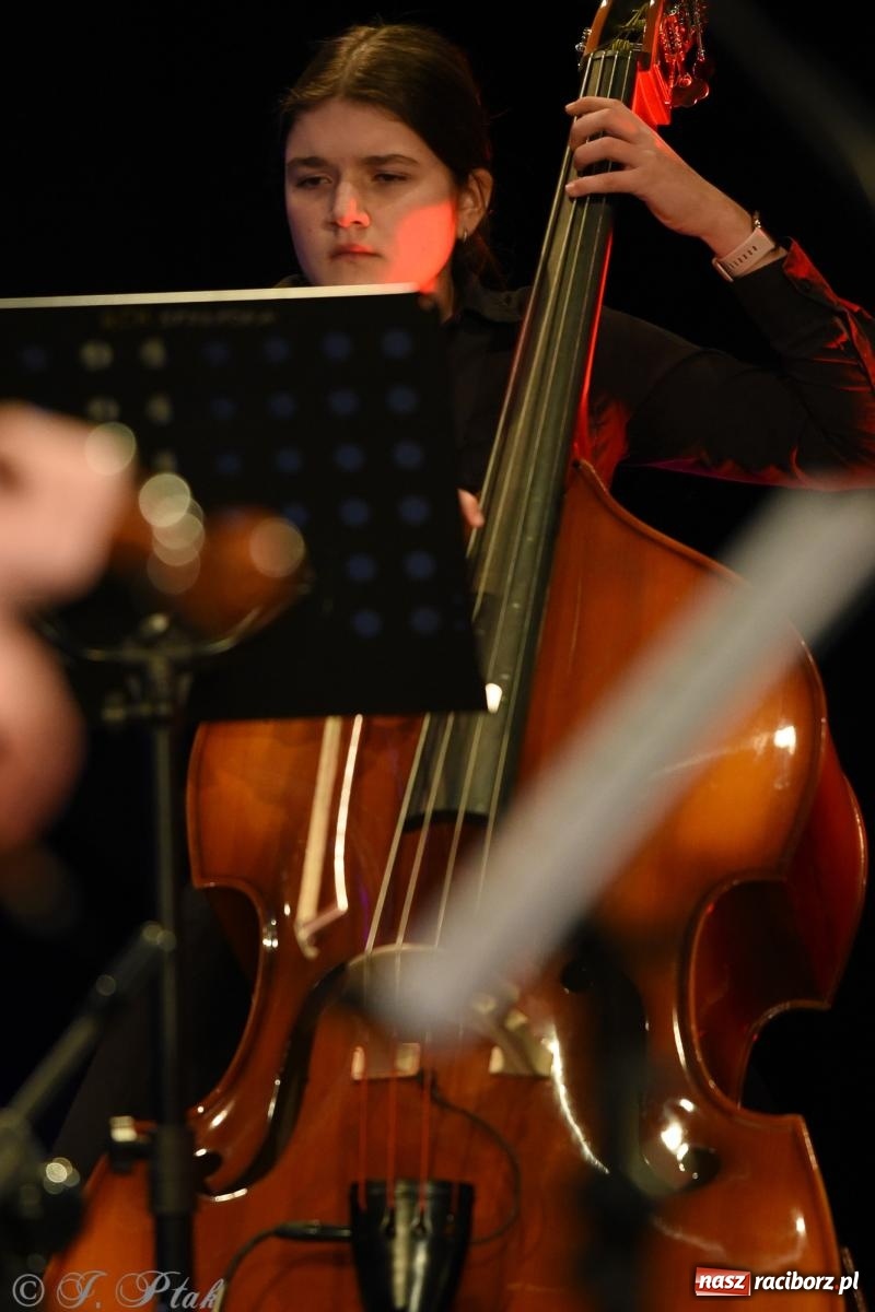 Zdjęcie w galerii na portalu naszraciborz.pl: Orkiestra Kameralna RCK i Perspektywa na debiucie Koncertów zimowych wiadomości z regionu