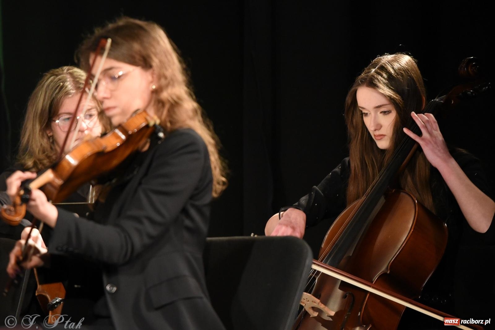 Zdjęcie w galerii na portalu naszraciborz.pl: Orkiestra Kameralna RCK i Perspektywa na debiucie Koncertów zimowych wiadomości z regionu