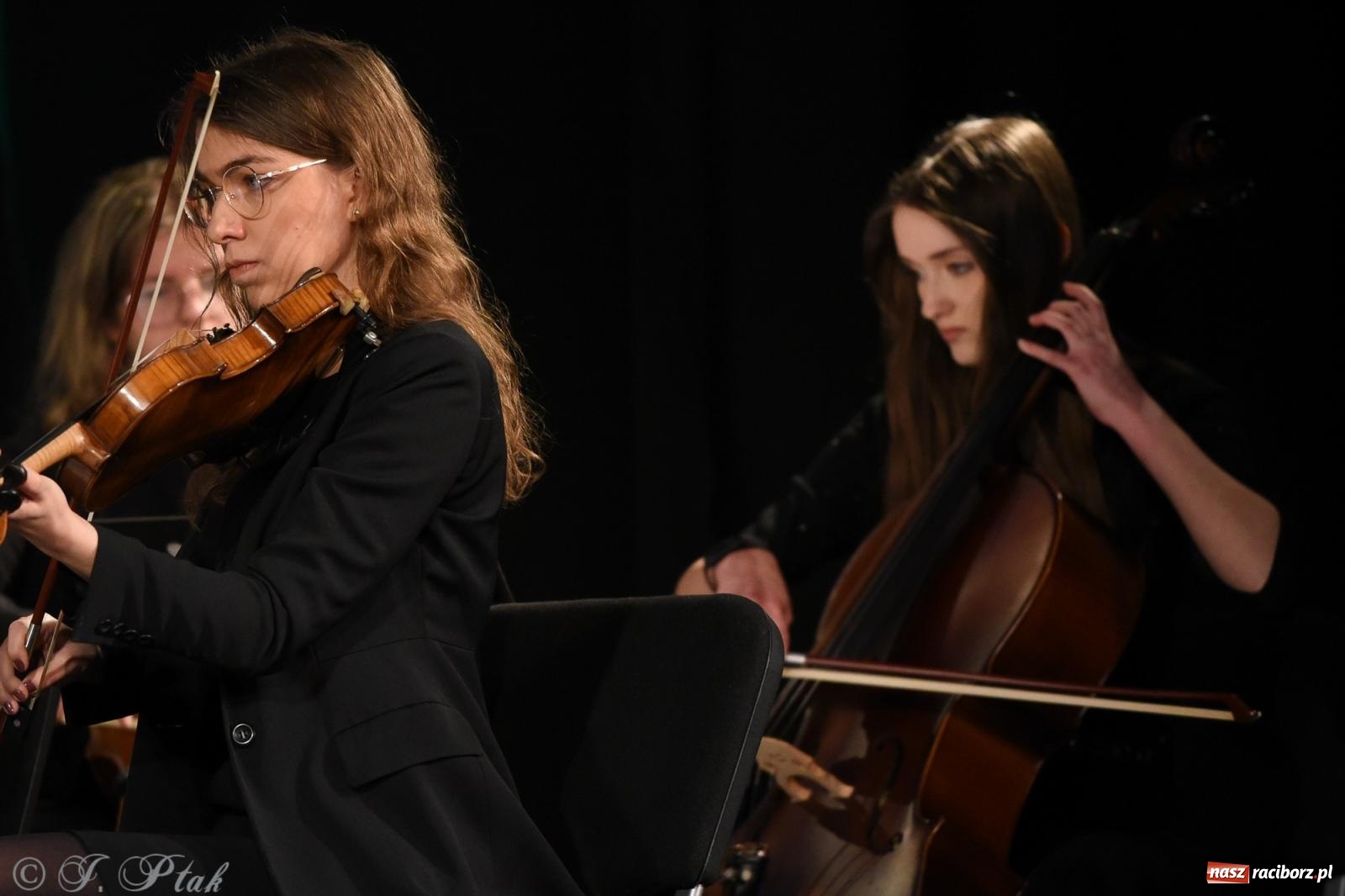 Zdjęcie w galerii na portalu naszraciborz.pl: Orkiestra Kameralna RCK i Perspektywa na debiucie Koncertów zimowych wiadomości z regionu