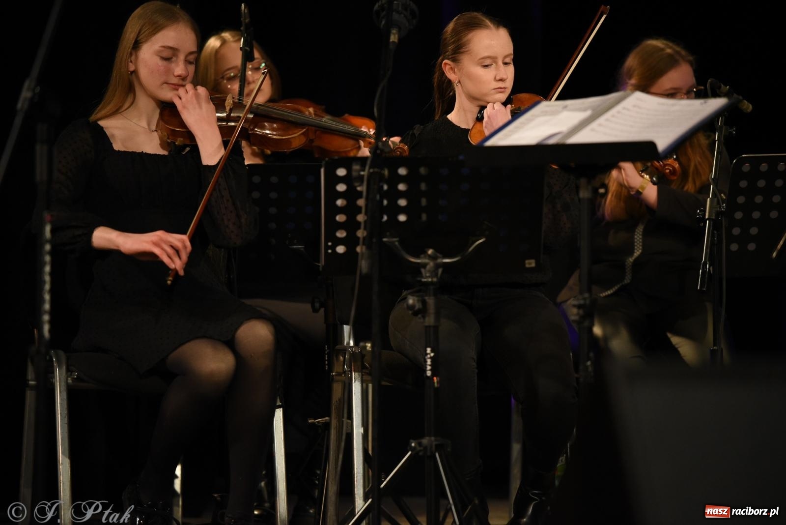 Zdjęcie w galerii na portalu naszraciborz.pl: Orkiestra Kameralna RCK i Perspektywa na debiucie Koncertów zimowych wiadomości z regionu