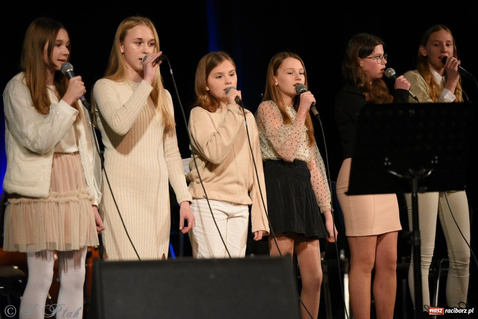 Zdjęcie w galerii na portalu naszraciborz.pl: Orkiestra Kameralna RCK i Perspektywa na debiucie Koncertów zimowych wiadomości z regionu