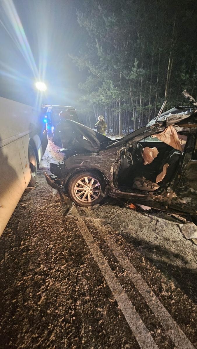 Zdjęcie w galerii na portalu naszraciborz.pl: Zderzenie autobusu PKS i osobówki w Jankowicach. Pięć osób rannych wiadomości z regionu