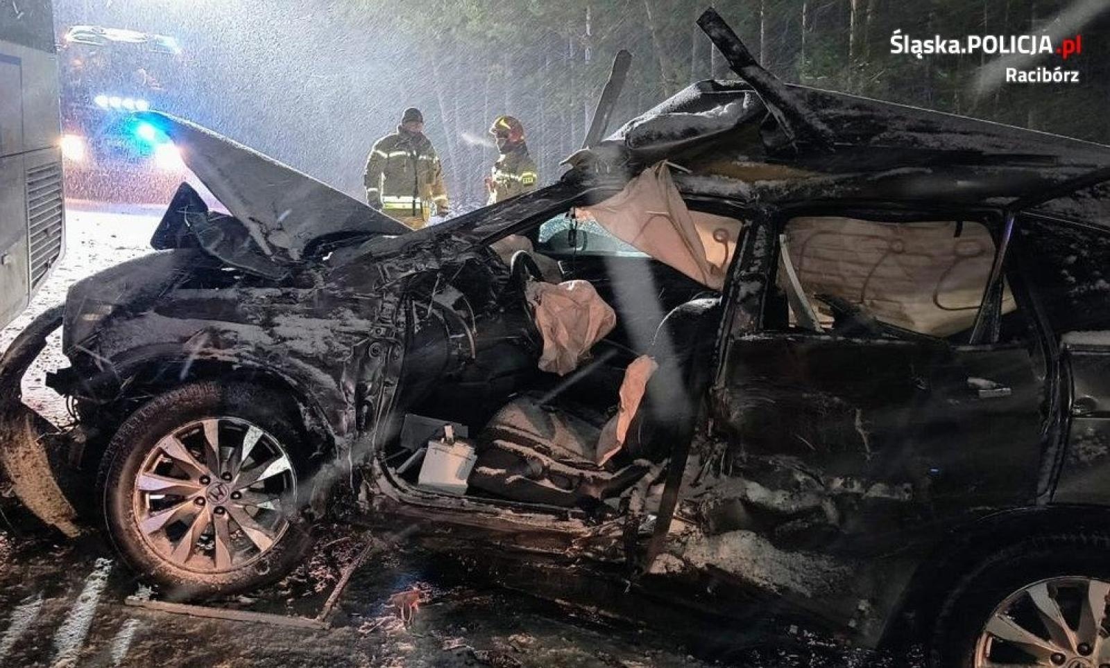 Zdjęcie w galerii na portalu naszraciborz.pl: Zderzenie autobusu PKS i osobówki w Jankowicach. Pięć osób rannych wiadomości z regionu