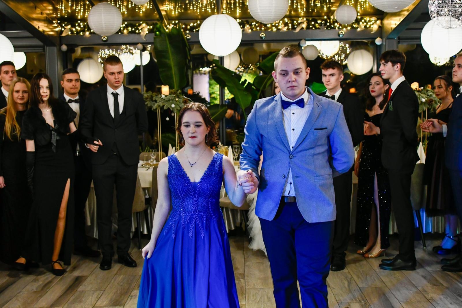 Zdjęcie w galerii na portalu naszraciborz.pl: Studniówka Diecezjalnego LO w Raciborzu [FOTO i WIDEO] wiadomości z regionu