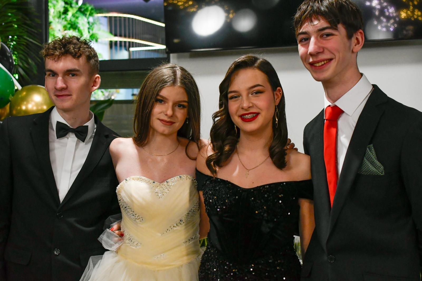 Zdjęcie w galerii na portalu naszraciborz.pl: Studniówka Diecezjalnego LO w Raciborzu [FOTO i WIDEO] wiadomości z regionu