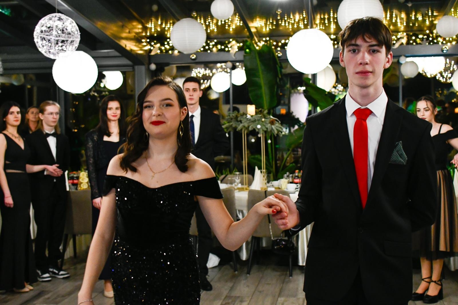 Zdjęcie w galerii na portalu naszraciborz.pl: Studniówka Diecezjalnego LO w Raciborzu [FOTO i WIDEO] wiadomości z regionu