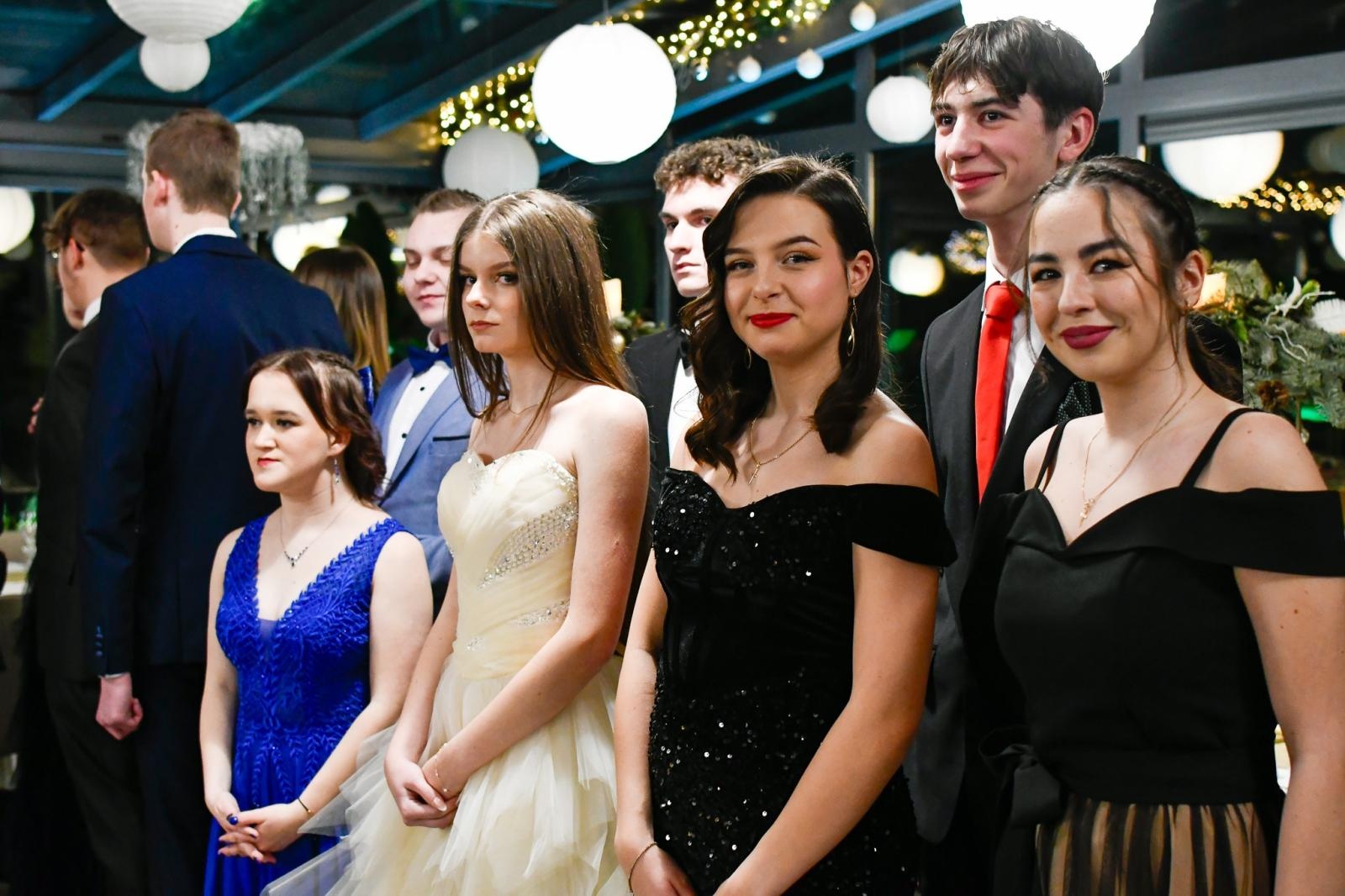 Zdjęcie w galerii na portalu naszraciborz.pl: Studniówka Diecezjalnego LO w Raciborzu [FOTO i WIDEO] wiadomości z regionu