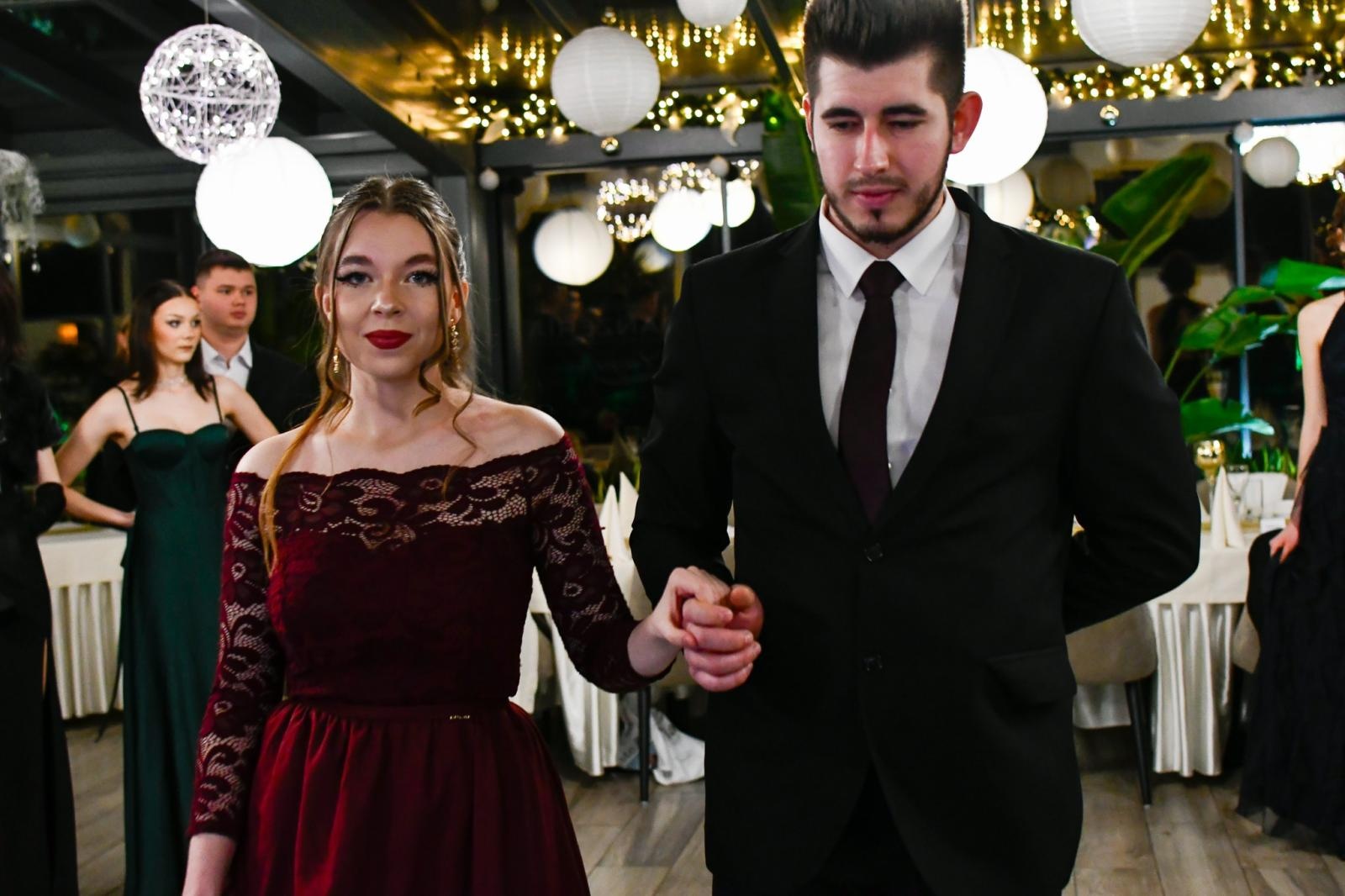 Zdjęcie w galerii na portalu naszraciborz.pl: Studniówka Diecezjalnego LO w Raciborzu [FOTO i WIDEO] wiadomości z regionu