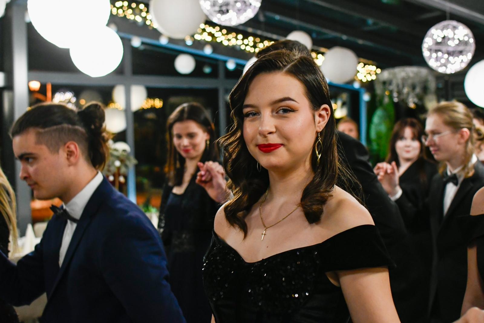 Zdjęcie w galerii na portalu naszraciborz.pl: Studniówka Diecezjalnego LO w Raciborzu [FOTO i WIDEO] wiadomości z regionu