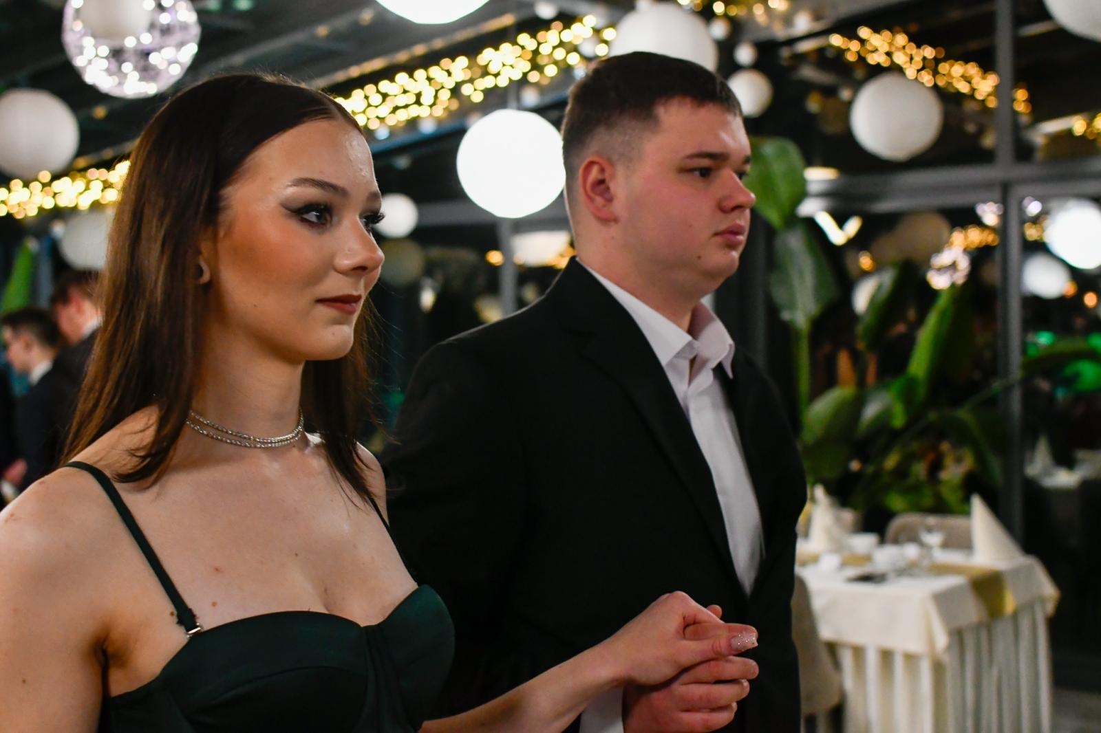 Zdjęcie w galerii na portalu naszraciborz.pl: Studniówka Diecezjalnego LO w Raciborzu [FOTO i WIDEO] wiadomości z regionu