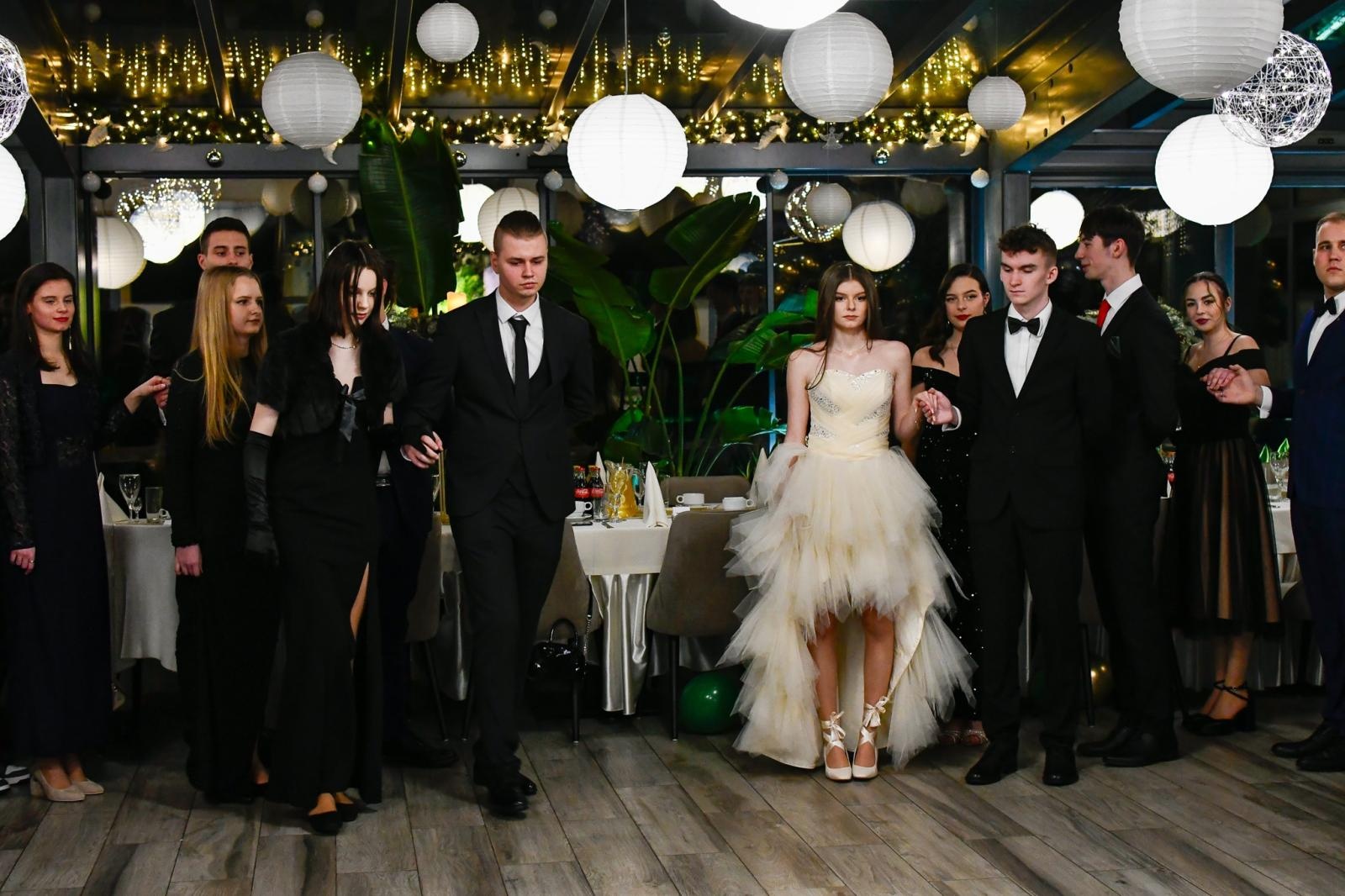 Zdjęcie w galerii na portalu naszraciborz.pl: Studniówka Diecezjalnego LO w Raciborzu [FOTO i WIDEO] wiadomości z regionu