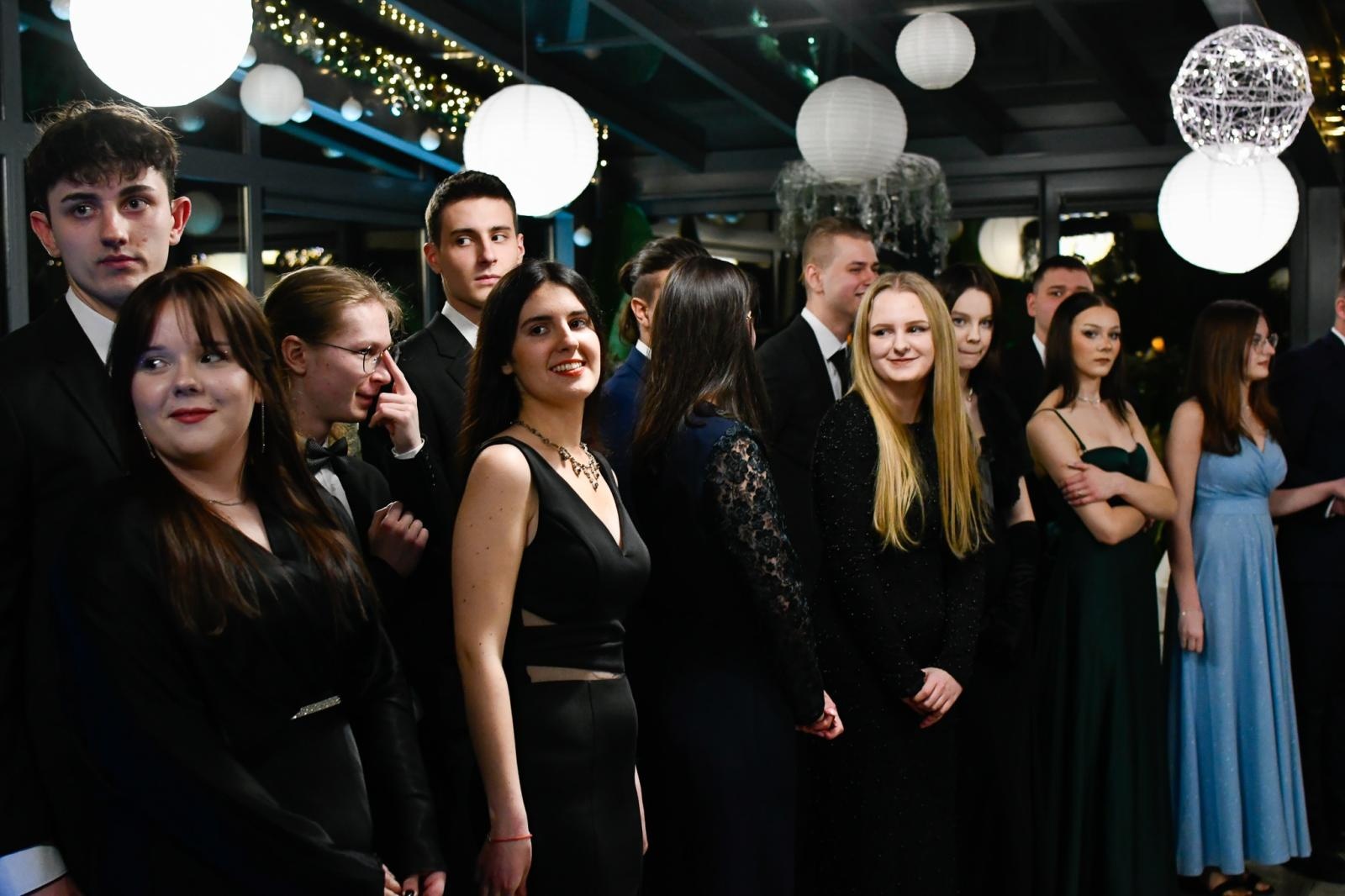 Zdjęcie w galerii na portalu naszraciborz.pl: Studniówka Diecezjalnego LO w Raciborzu [FOTO i WIDEO] wiadomości z regionu