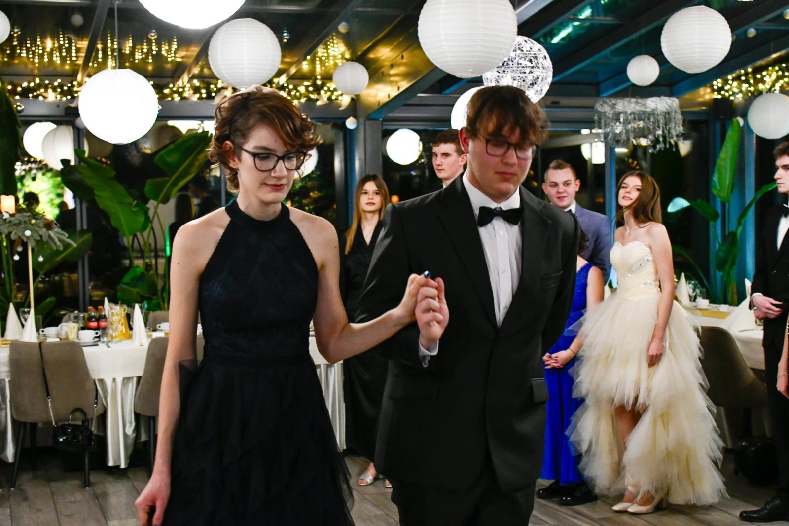 Zdjęcie w galerii na portalu naszraciborz.pl: Studniówka Diecezjalnego LO w Raciborzu [FOTO i WIDEO] wiadomości z regionu