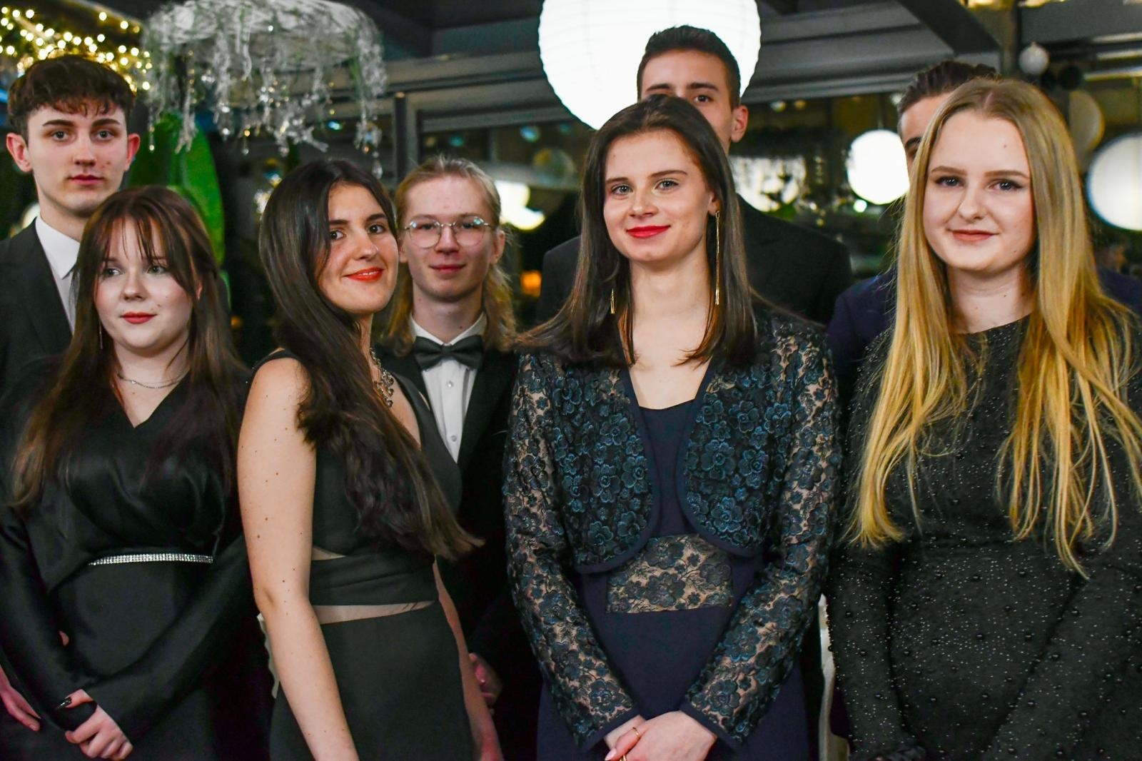 Zdjęcie w galerii na portalu naszraciborz.pl: Studniówka Diecezjalnego LO w Raciborzu [FOTO i WIDEO] wiadomości z regionu