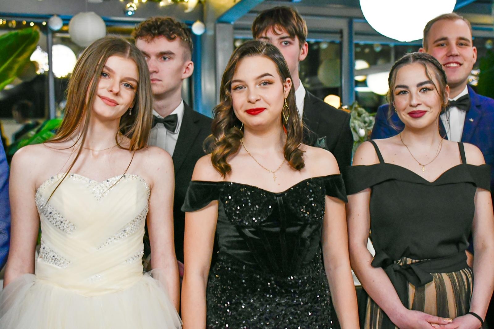 Zdjęcie w galerii na portalu naszraciborz.pl: Studniówka Diecezjalnego LO w Raciborzu [FOTO i WIDEO] wiadomości z regionu