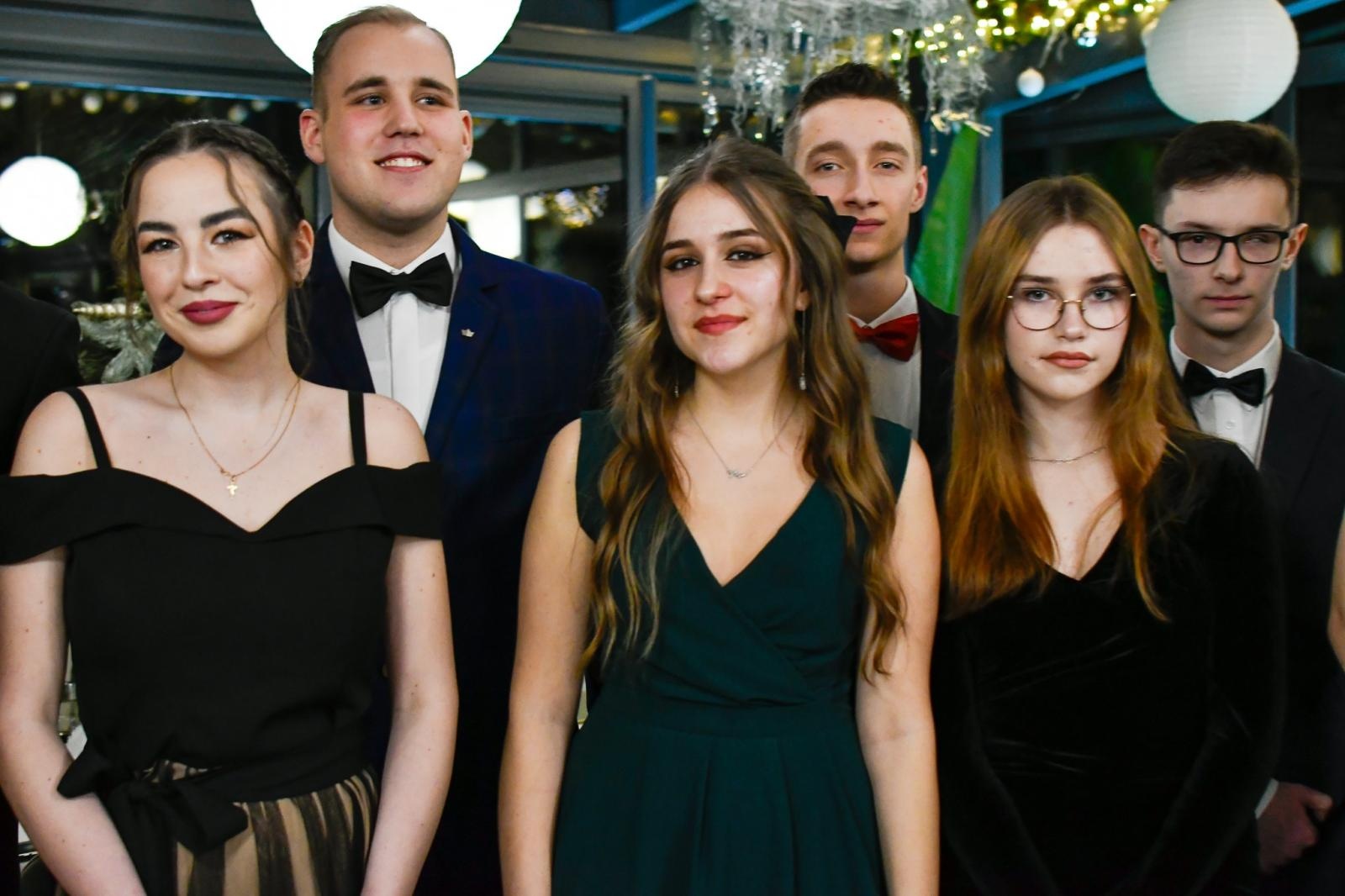 Zdjęcie w galerii na portalu naszraciborz.pl: Studniówka Diecezjalnego LO w Raciborzu [FOTO i WIDEO] wiadomości z regionu