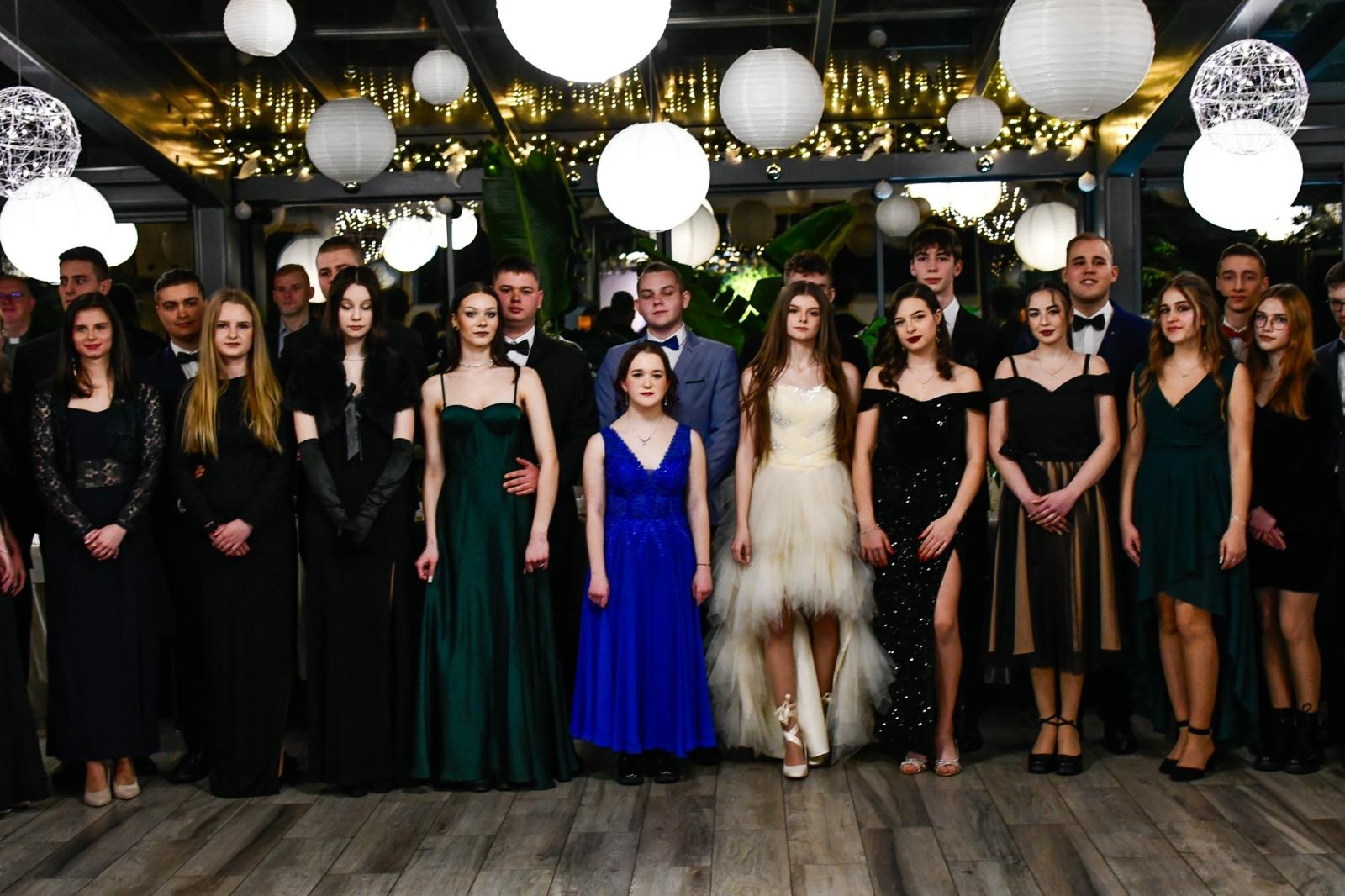 Zdjęcie w galerii na portalu naszraciborz.pl: Studniówka Diecezjalnego LO w Raciborzu [FOTO i WIDEO] wiadomości z regionu