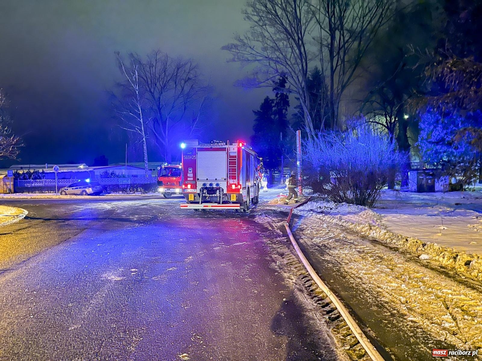 Zdjęcie w galerii na portalu naszraciborz.pl: W nocy spłonęła hala przy Łąkowej. Straty liczone w milionach [FOTO i WIDEO] wiadomości z regionu