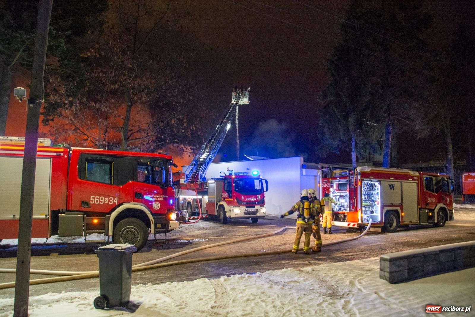 Zdjęcie w galerii na portalu naszraciborz.pl: W nocy spłonęła hala przy Łąkowej. Straty liczone w milionach [FOTO i WIDEO] wiadomości z regionu