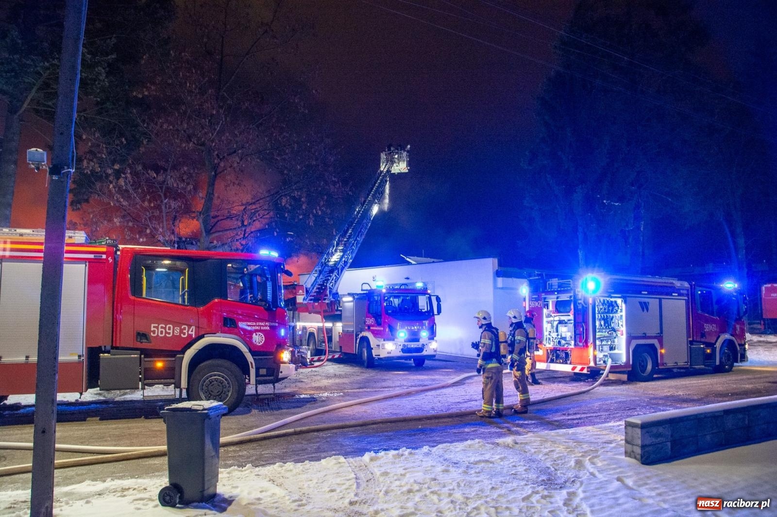 Zdjęcie w galerii na portalu naszraciborz.pl: W nocy spłonęła hala przy Łąkowej. Straty liczone w milionach [FOTO i WIDEO] wiadomości z regionu