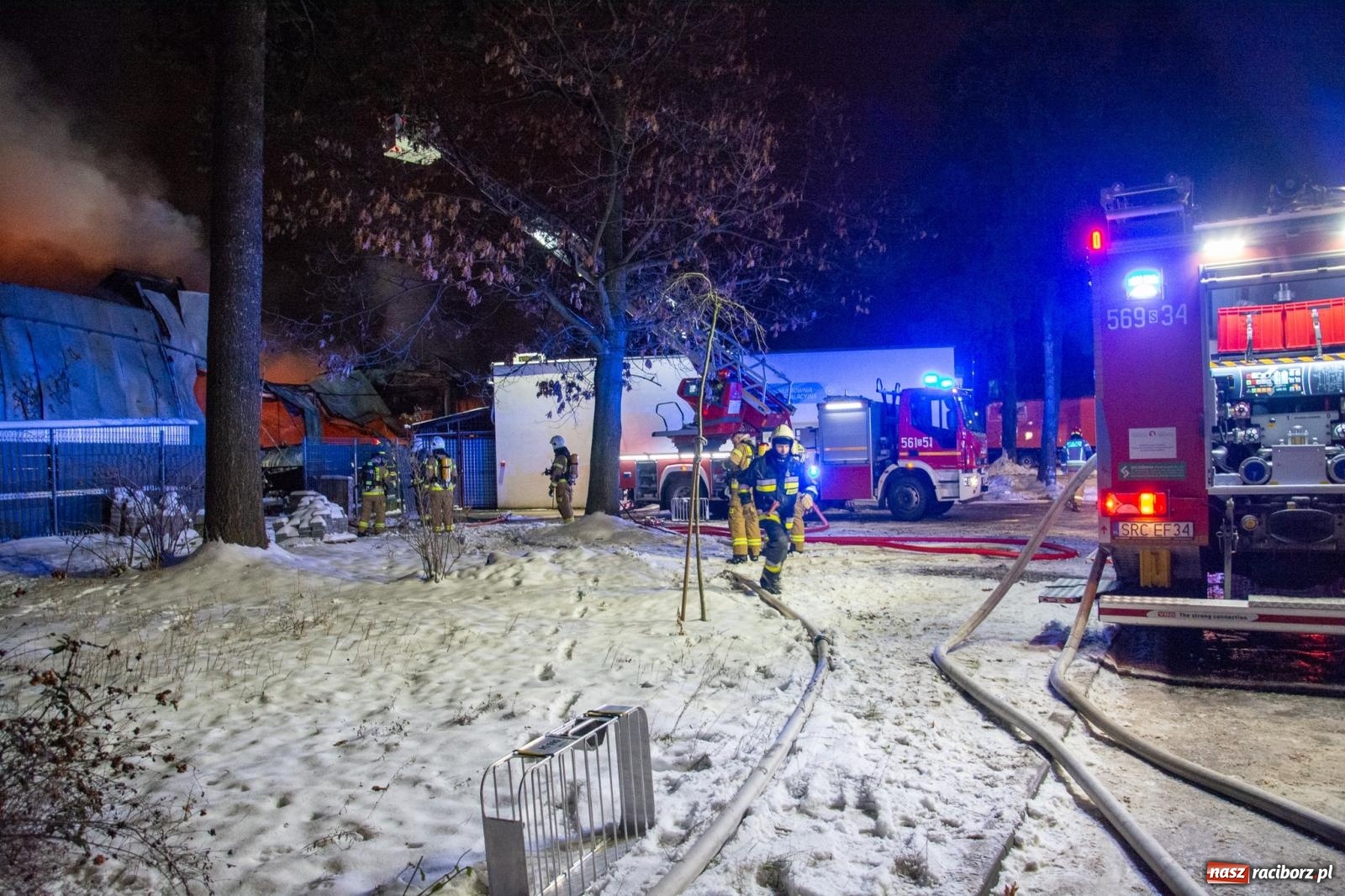 Zdjęcie w galerii na portalu naszraciborz.pl: W nocy spłonęła hala przy Łąkowej. Straty liczone w milionach [FOTO i WIDEO] wiadomości z regionu