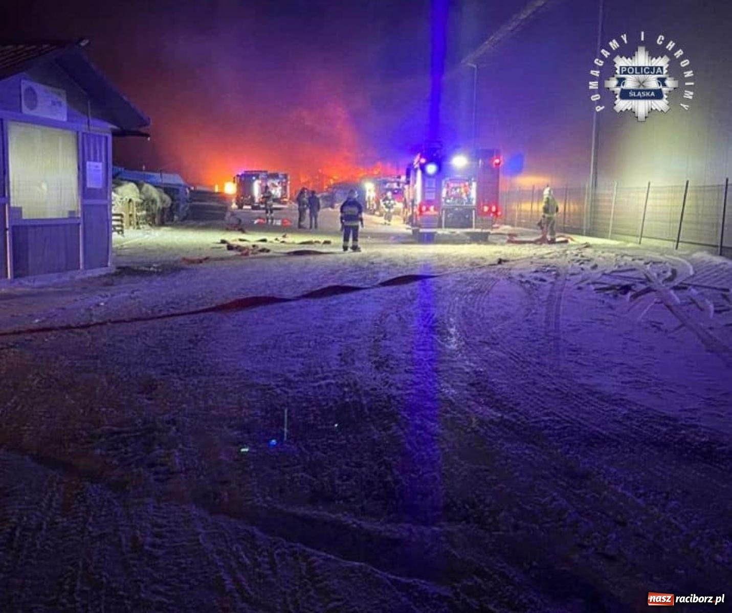 Zdjęcie w galerii na portalu naszraciborz.pl: W nocy spłonęła hala przy Łąkowej. Straty liczone w milionach [FOTO i WIDEO] wiadomości z regionu