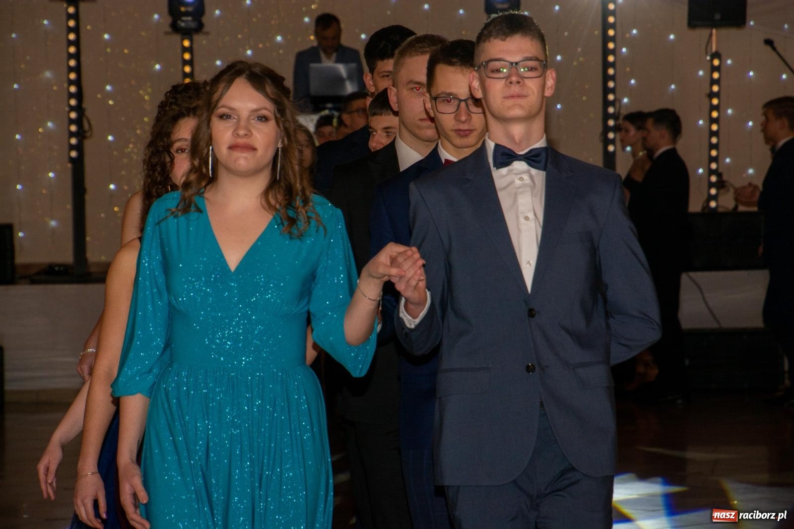 Zdjęcie w galerii na portalu naszraciborz.pl: II LO bawi się na studniówce w Rogowie [FOTO i WIDEO] wiadomości z regionu