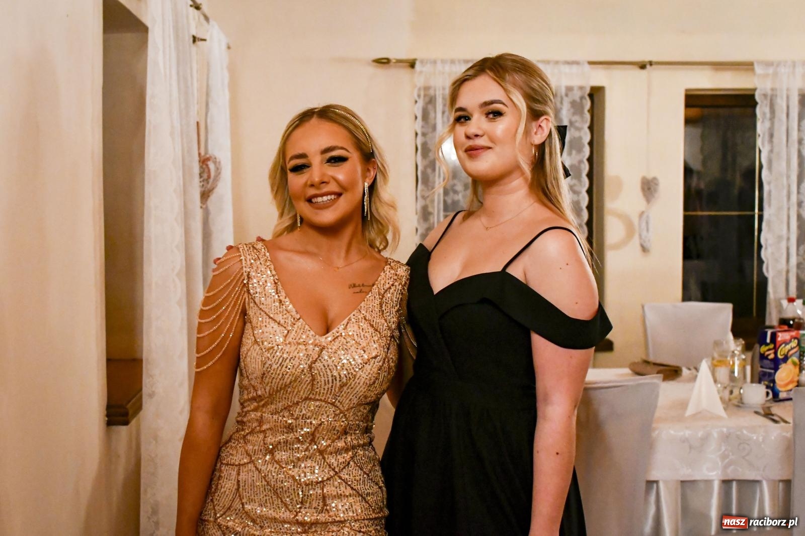 Zdjęcie w galerii na portalu naszraciborz.pl: II LO bawi się na studniówce w Rogowie [FOTO i WIDEO] wiadomości z regionu