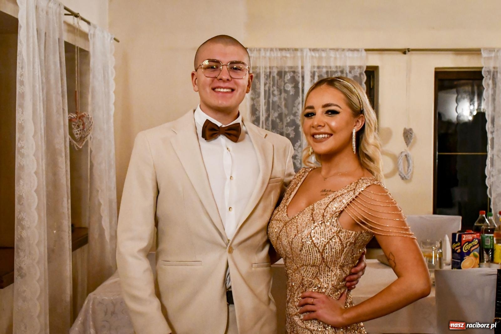 Zdjęcie w galerii na portalu naszraciborz.pl: II LO bawi się na studniówce w Rogowie [FOTO i WIDEO] wiadomości z regionu