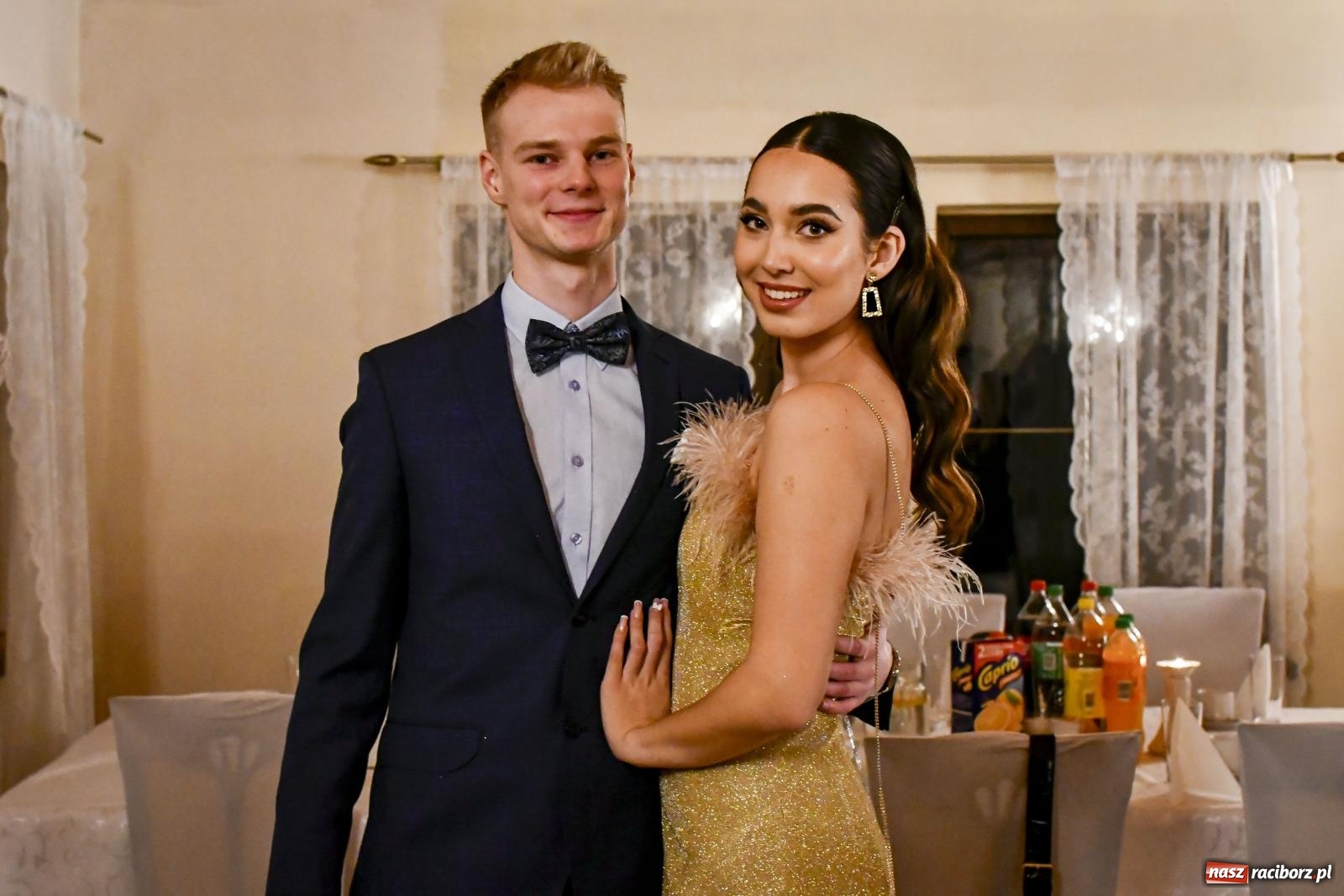 Zdjęcie w galerii na portalu naszraciborz.pl: II LO bawi się na studniówce w Rogowie [FOTO i WIDEO] wiadomości z regionu