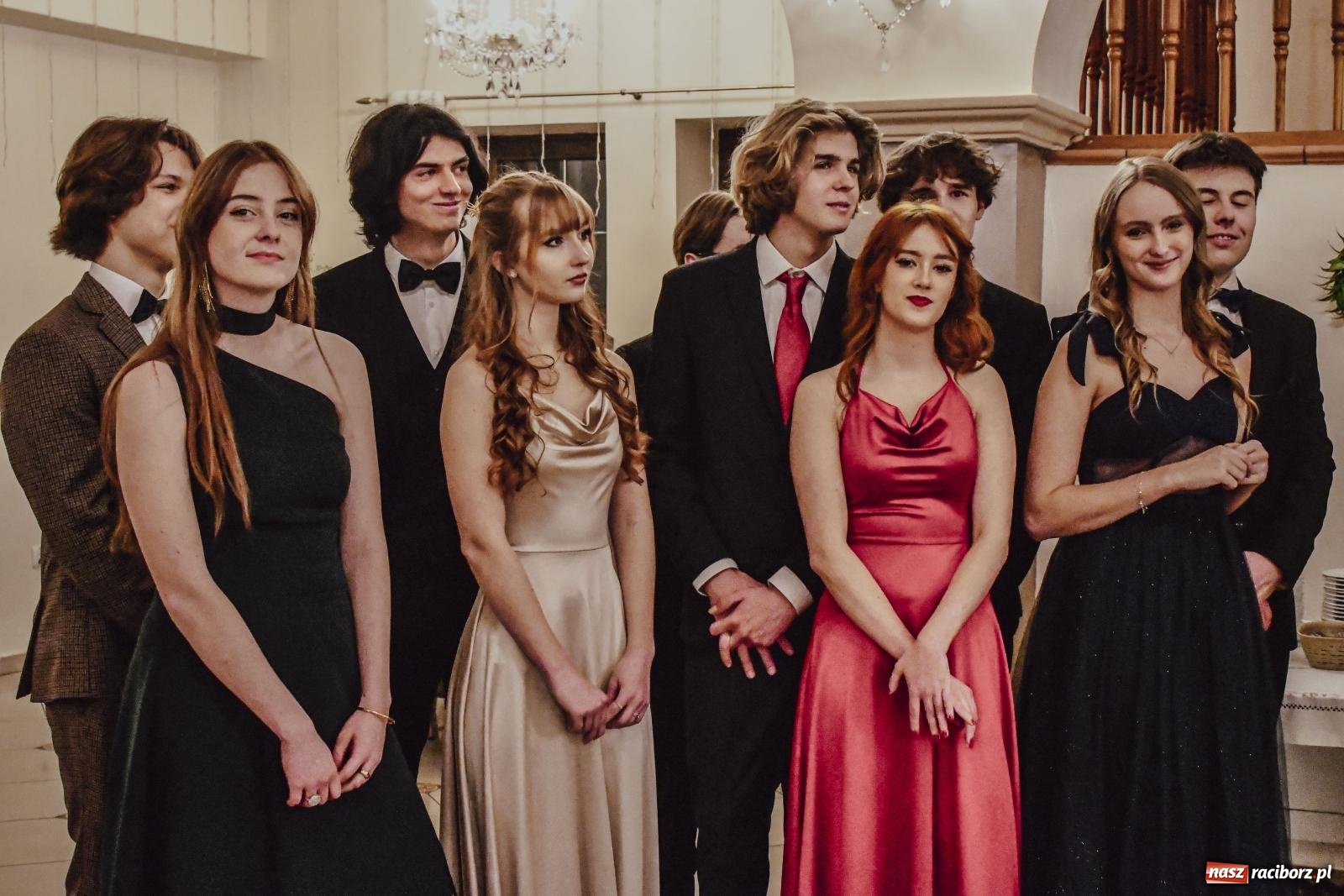 Zdjęcie w galerii na portalu naszraciborz.pl: II LO bawi się na studniówce w Rogowie [FOTO i WIDEO] wiadomości z regionu