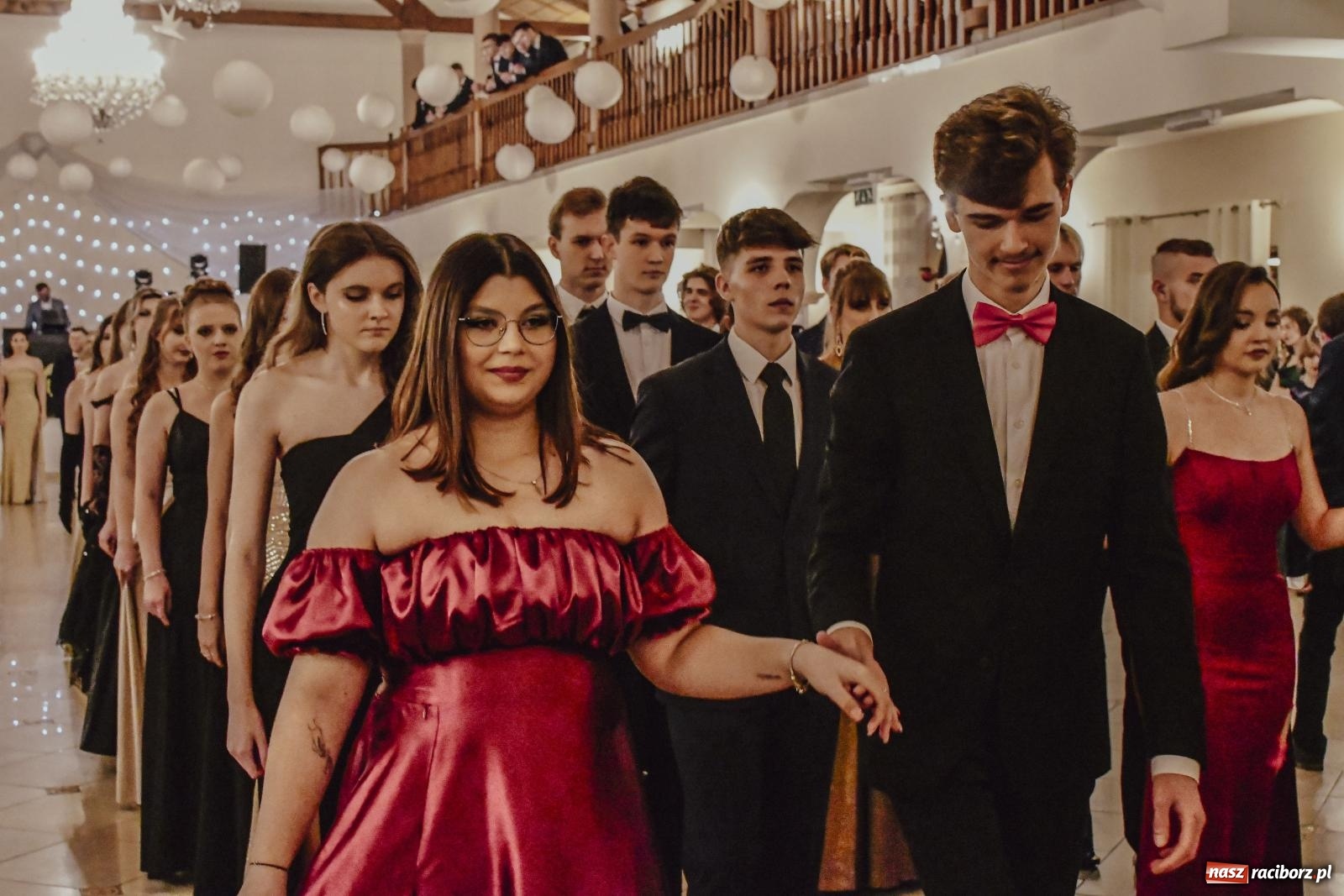 Zdjęcie w galerii na portalu naszraciborz.pl: II LO bawi się na studniówce w Rogowie [FOTO i WIDEO] wiadomości z regionu